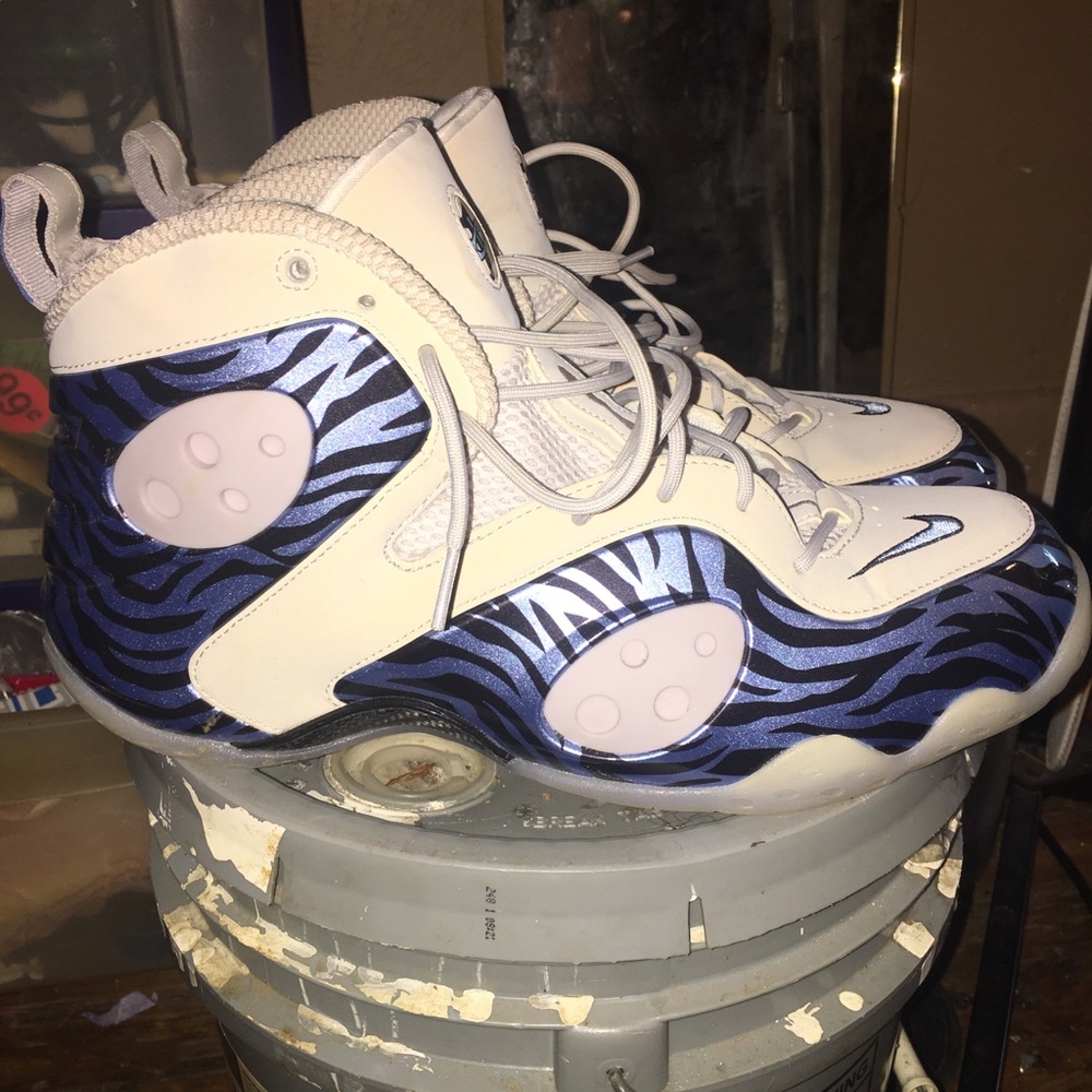 Tennis Shoe